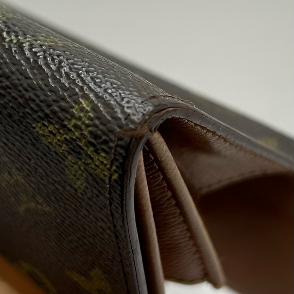 Authenticated Louis Vuitton Vintage Monogram Compact Wallet - Picture 10 of 10